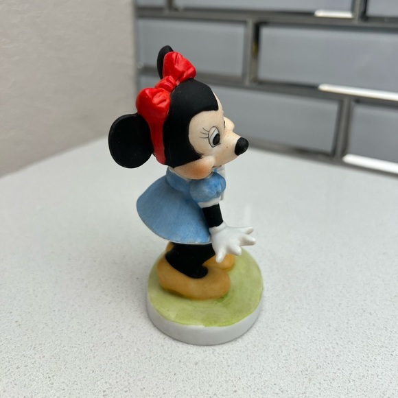 Vintage Minnie Mouse Figurine Heart Walt Disney Productions Bisque Porcelain - Picture 6 of 10